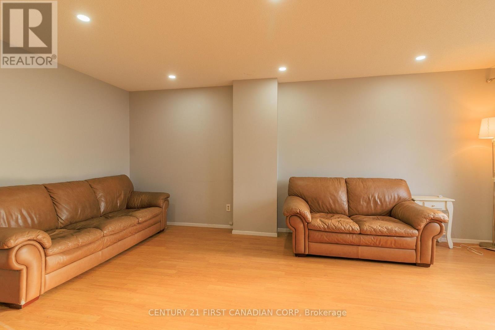 208 - 1775 Culver Drive, London East (East H), ON - Indoor