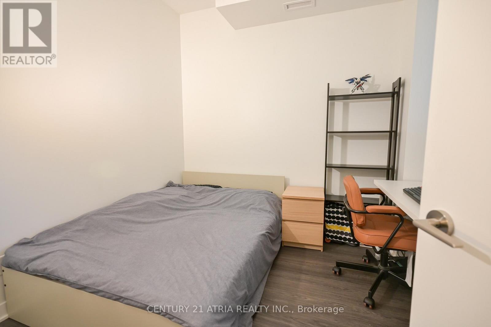 303 - 185 Alberta Avenue, Toronto, ON - Indoor Photo Showing Bedroom