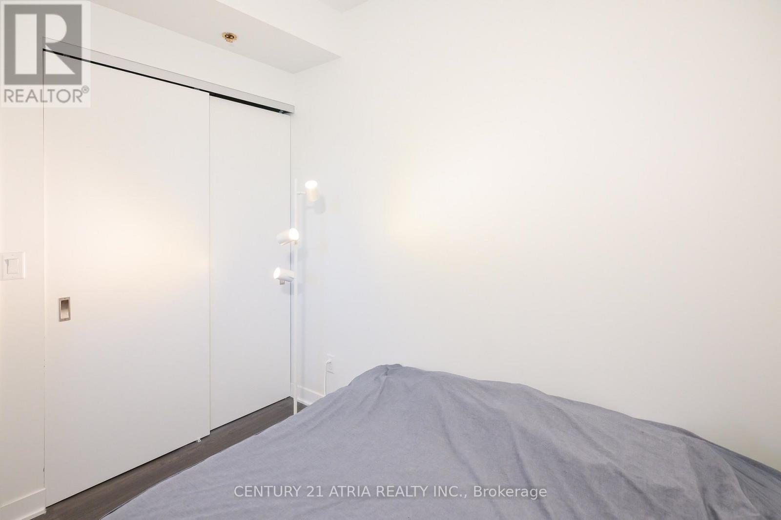 303 - 185 Alberta Avenue, Toronto, ON - Indoor Photo Showing Bedroom