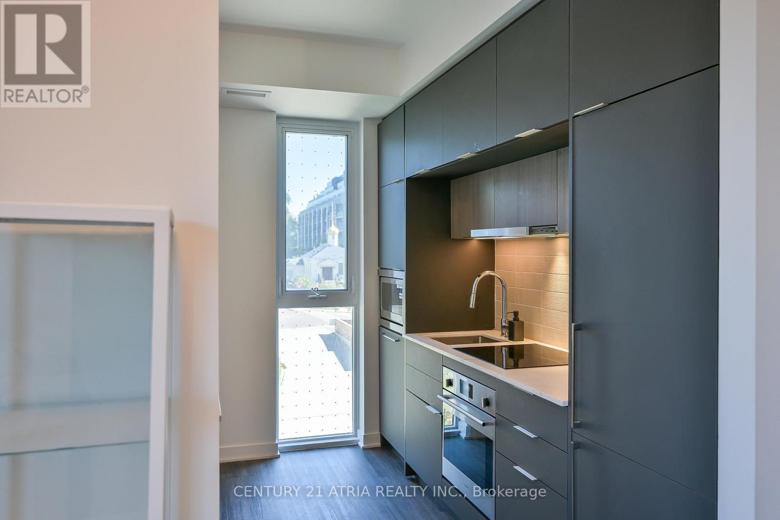 303 - 185 Alberta Avenue, Toronto, ON - Indoor Photo Showing Kitchen With Double Sink