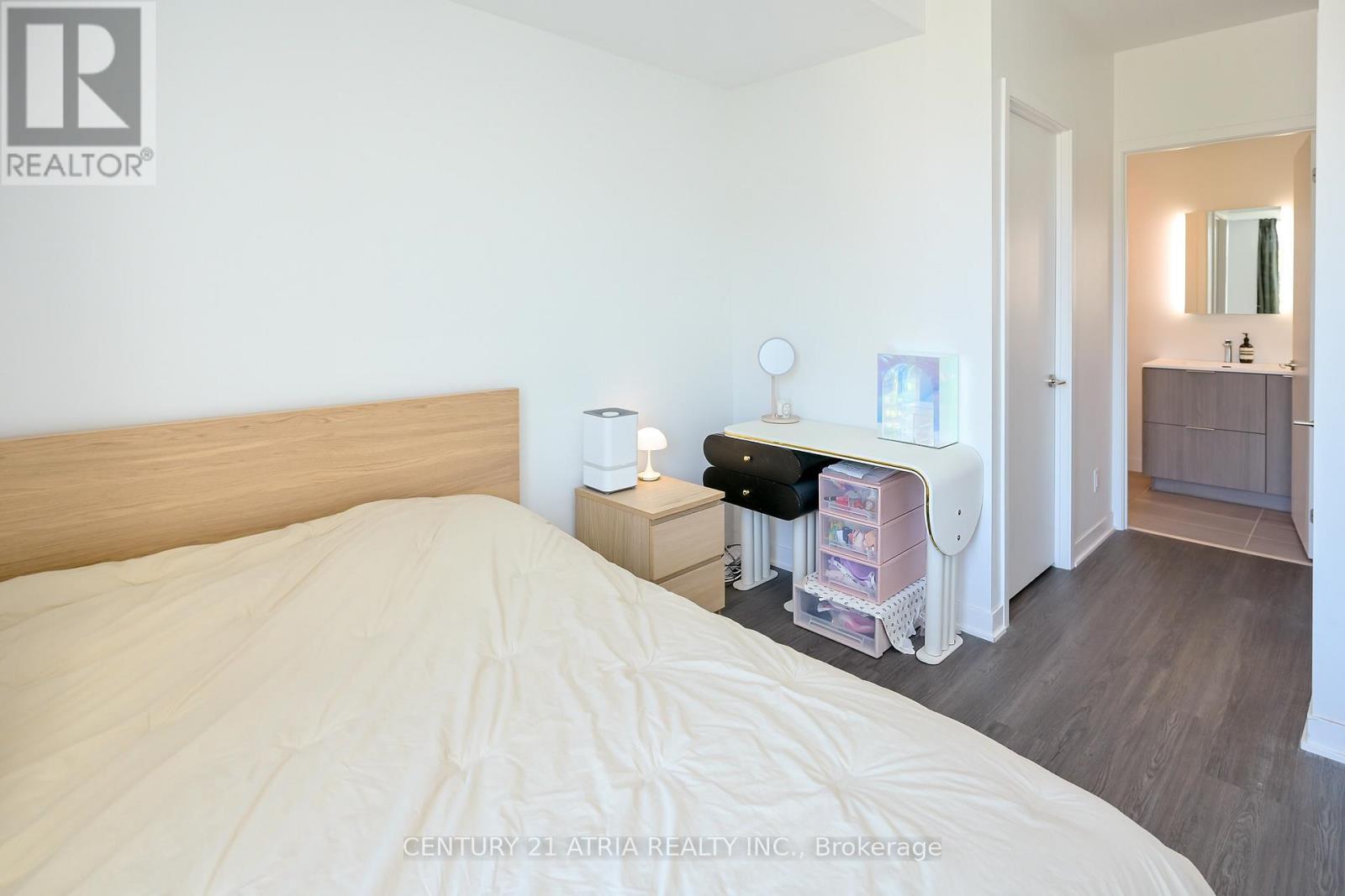 303 - 185 Alberta Avenue, Toronto, ON - Indoor Photo Showing Bedroom