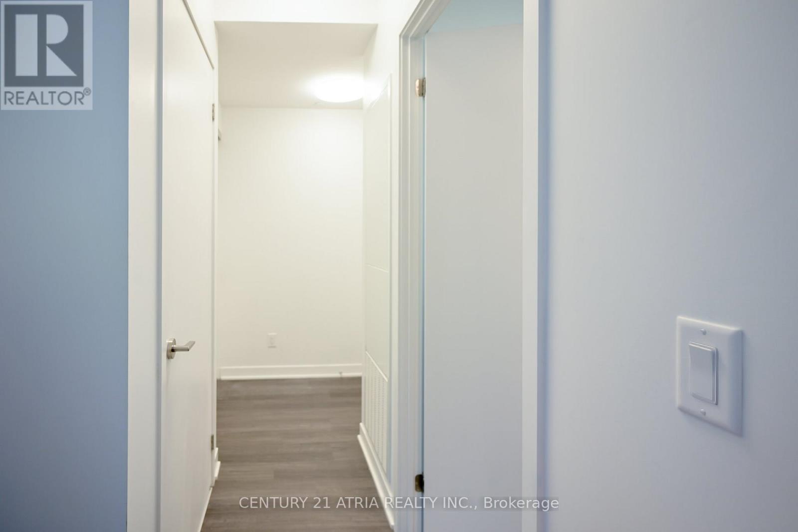 303 - 185 Alberta Avenue, Toronto, ON - Indoor