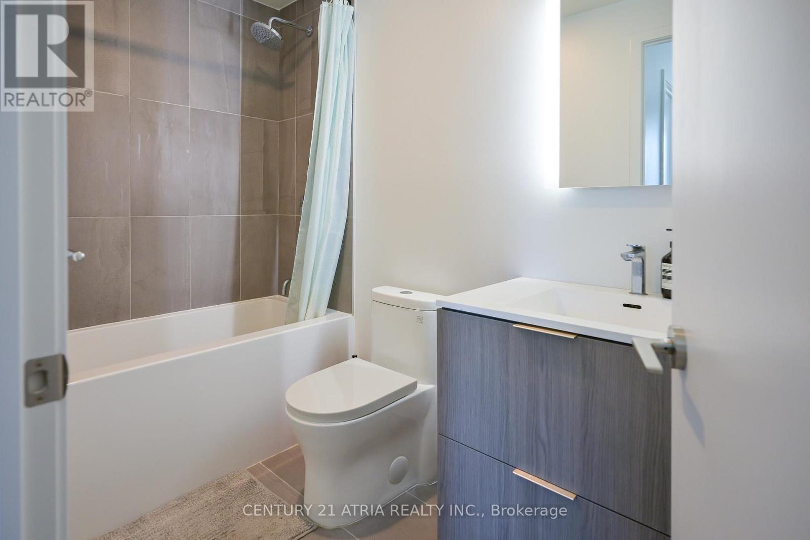 303 - 185 Alberta Avenue, Toronto, ON - Indoor Photo Showing Bathroom