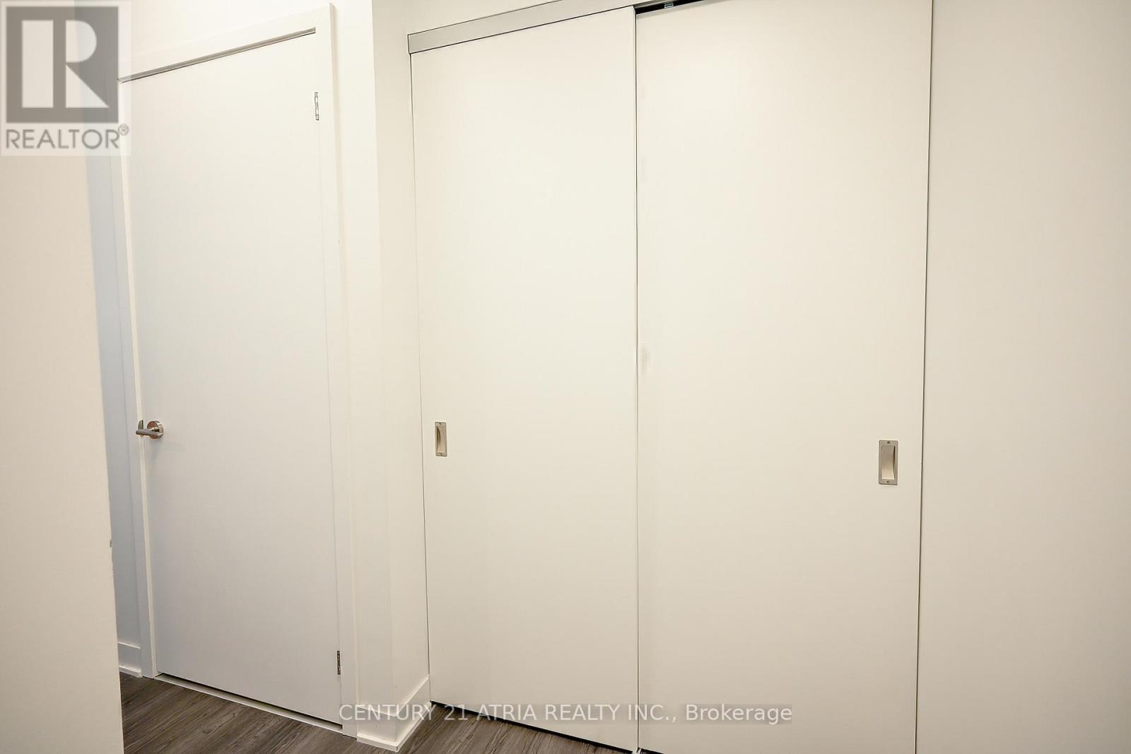 303 - 185 Alberta Avenue, Toronto, ON - Indoor Photo Showing Other Room