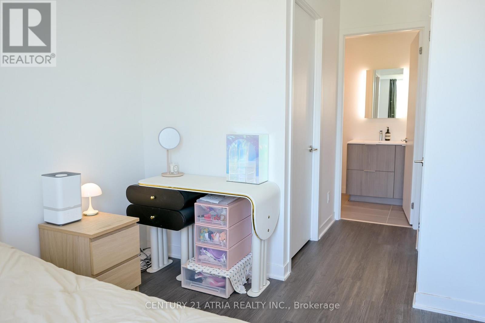 303 - 185 Alberta Avenue, Toronto, ON - Indoor Photo Showing Bedroom