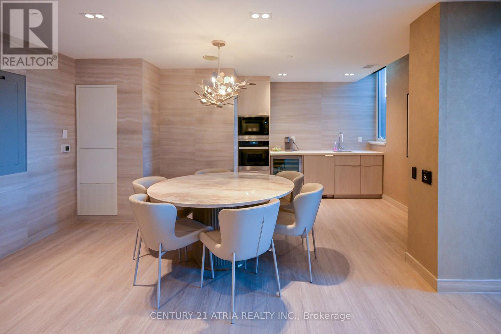 303 - 185 Alberta Avenue, Toronto, ON - Indoor Photo Showing Dining Room