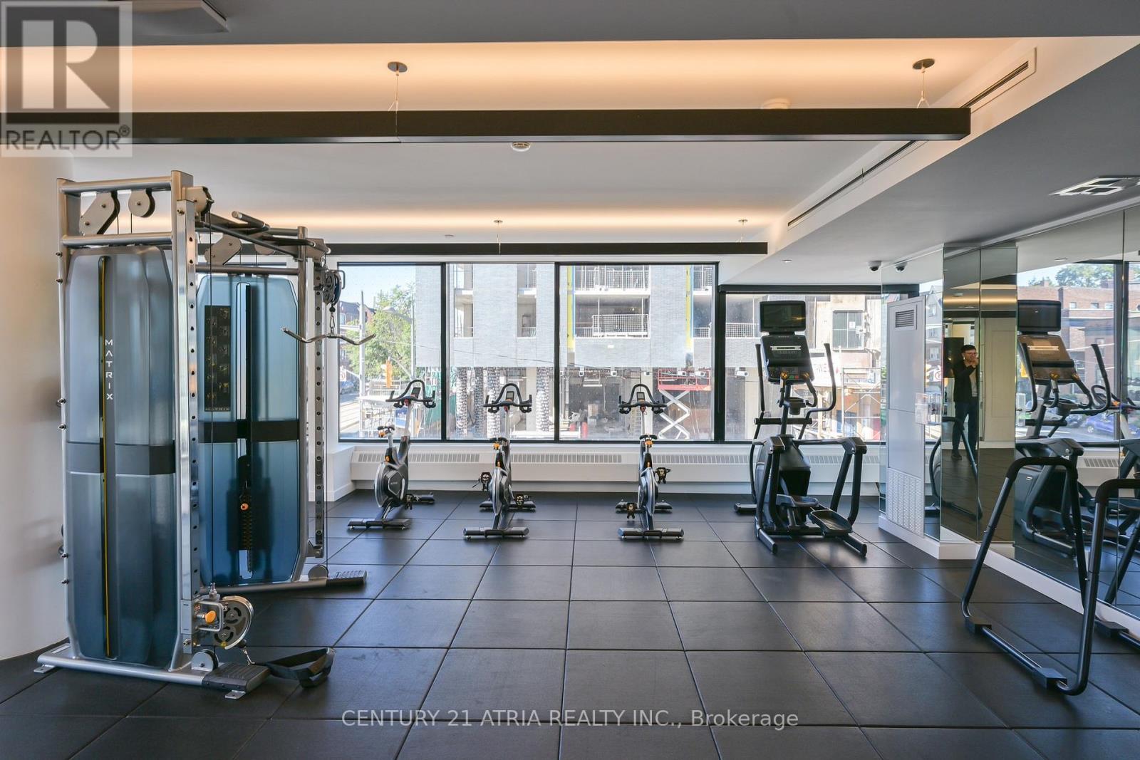 303 - 185 Alberta Avenue, Toronto, ON - Indoor Photo Showing Gym Room
