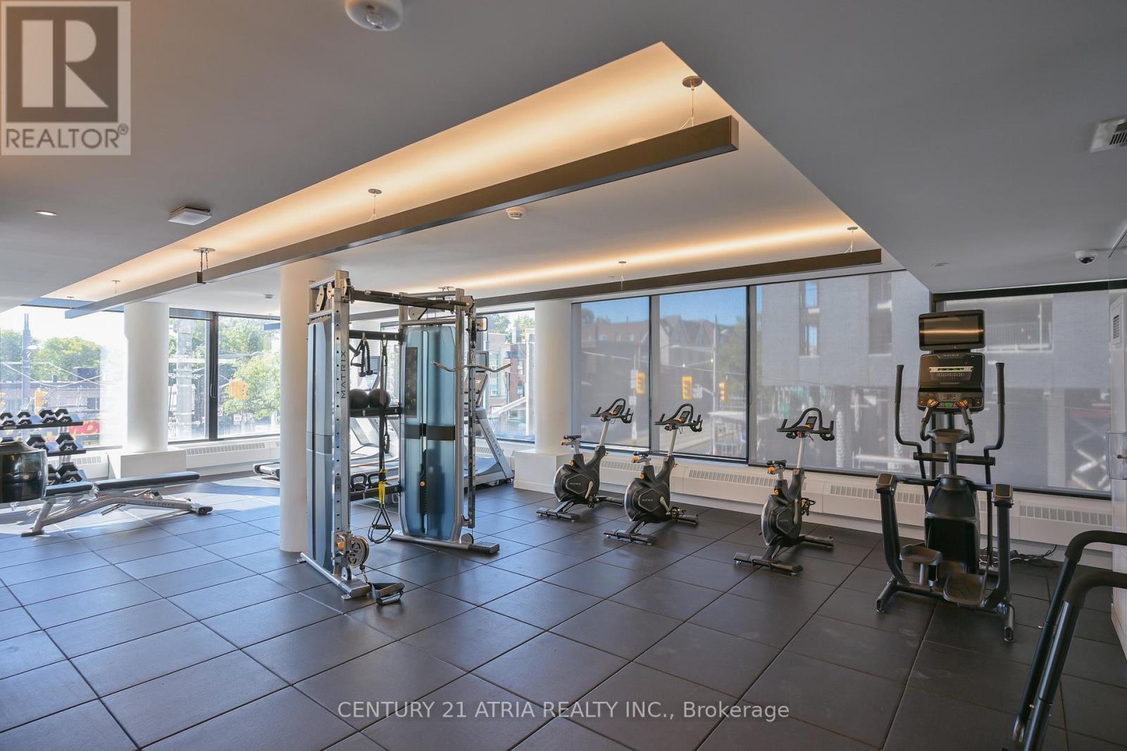 303 - 185 Alberta Avenue, Toronto, ON - Indoor Photo Showing Gym Room
