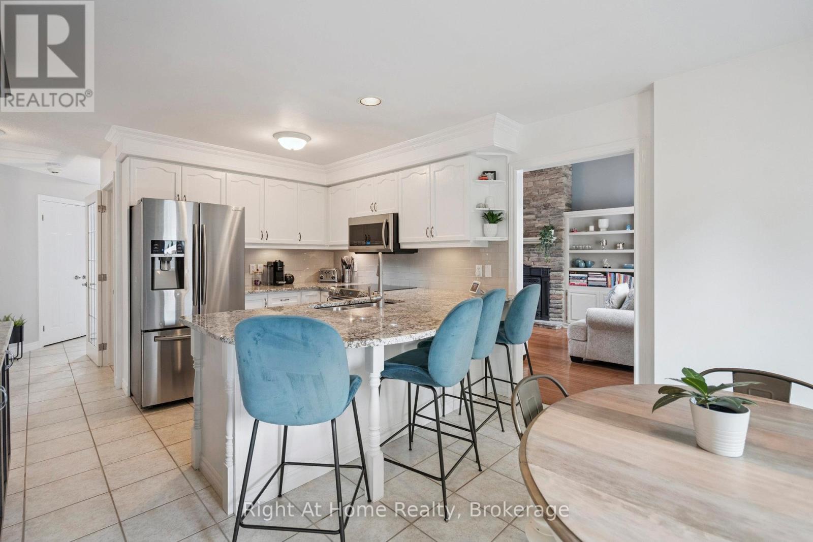 20 Scottswood Lane, Haldimand, ON - Indoor Photo Showing Kitchen