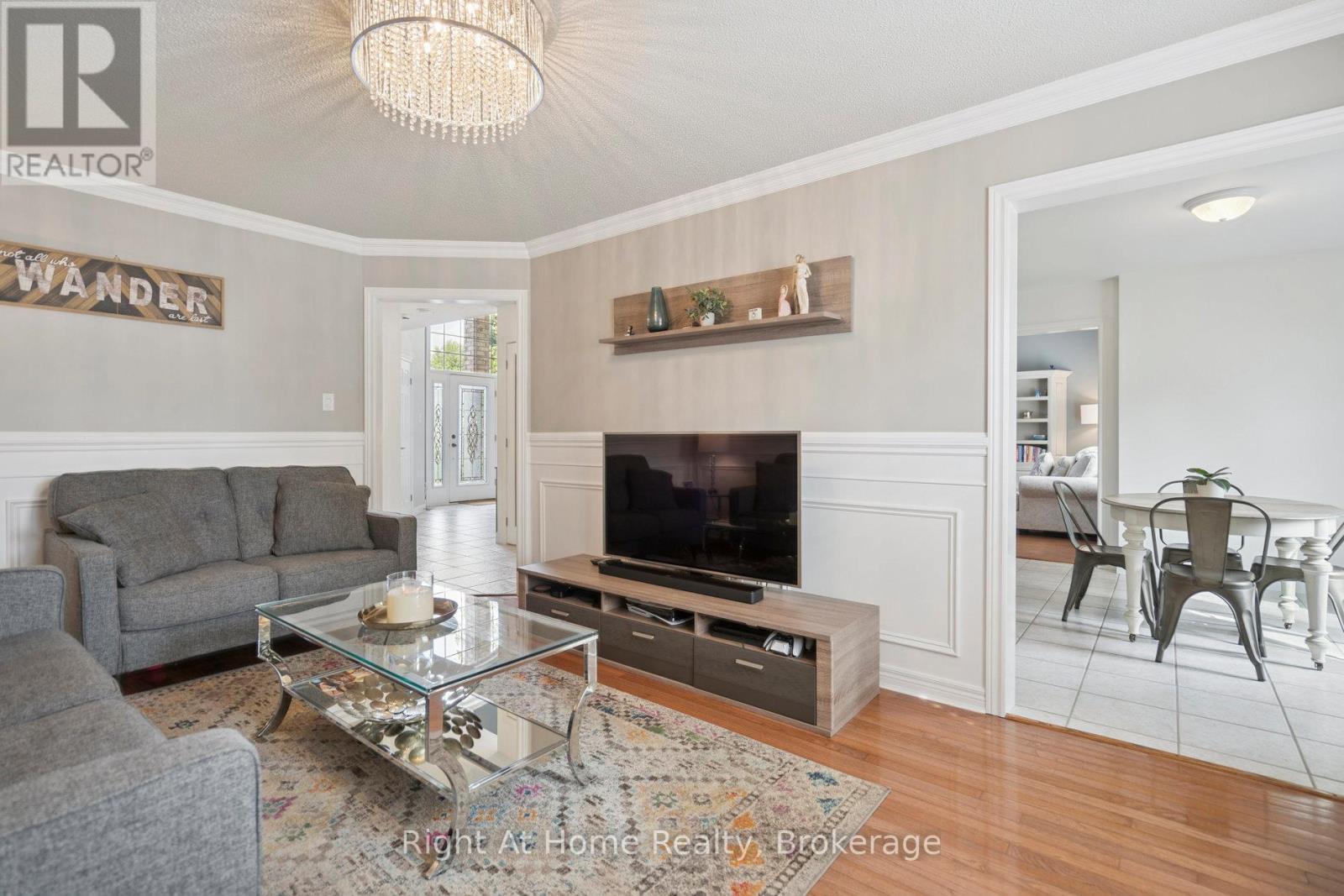 20 Scottswood Lane, Haldimand, ON - Indoor Photo Showing Living Room