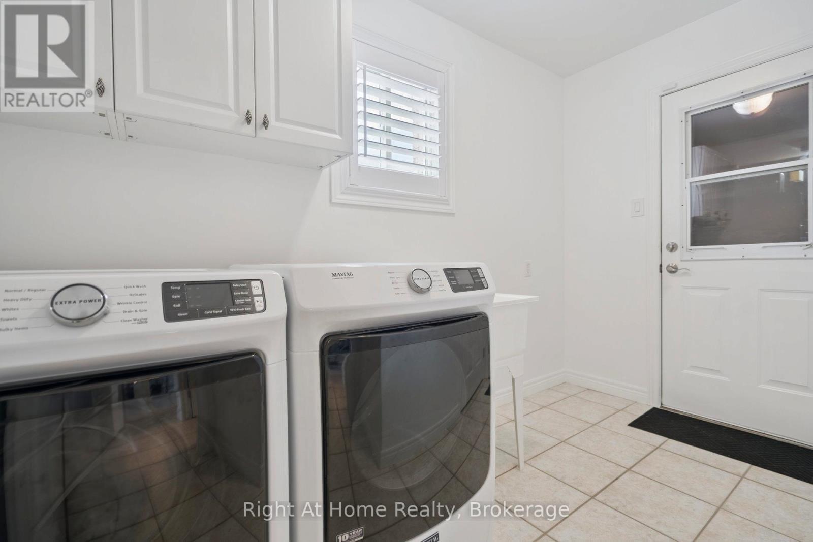 20 Scottswood Lane, Haldimand, ON - Indoor Photo Showing Laundry Room