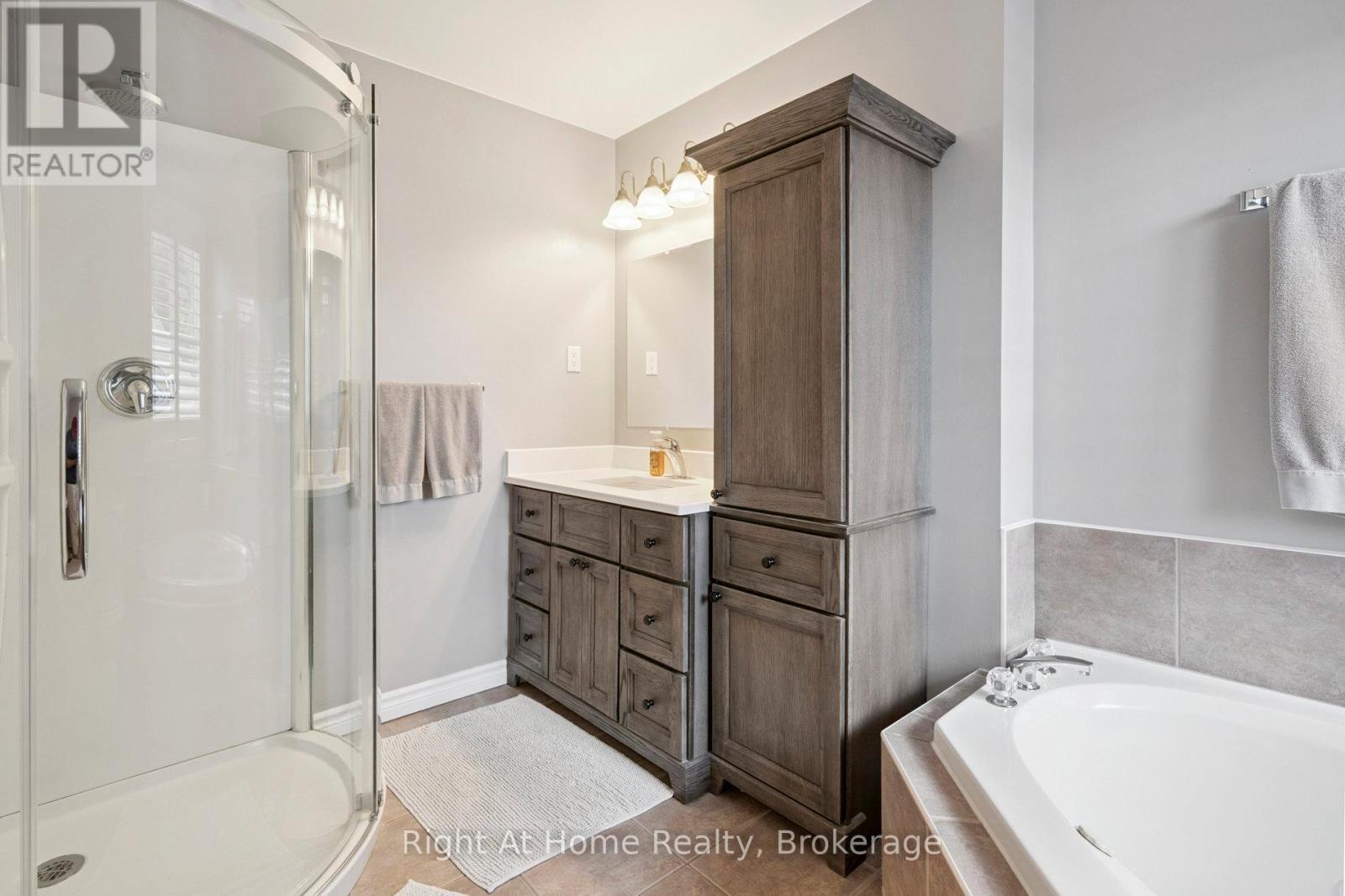 20 Scottswood Lane, Haldimand, ON - Indoor Photo Showing Bathroom
