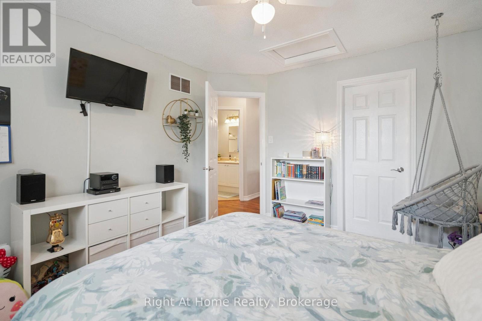 20 Scottswood Lane, Haldimand, ON - Indoor Photo Showing Bedroom