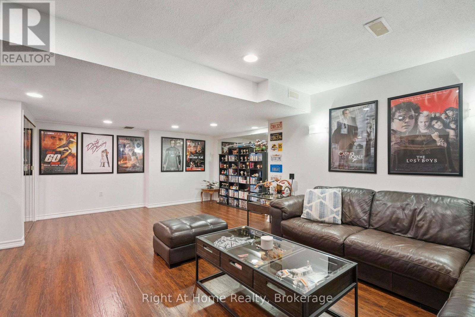 20 Scottswood Lane, Haldimand, ON - Indoor Photo Showing Living Room
