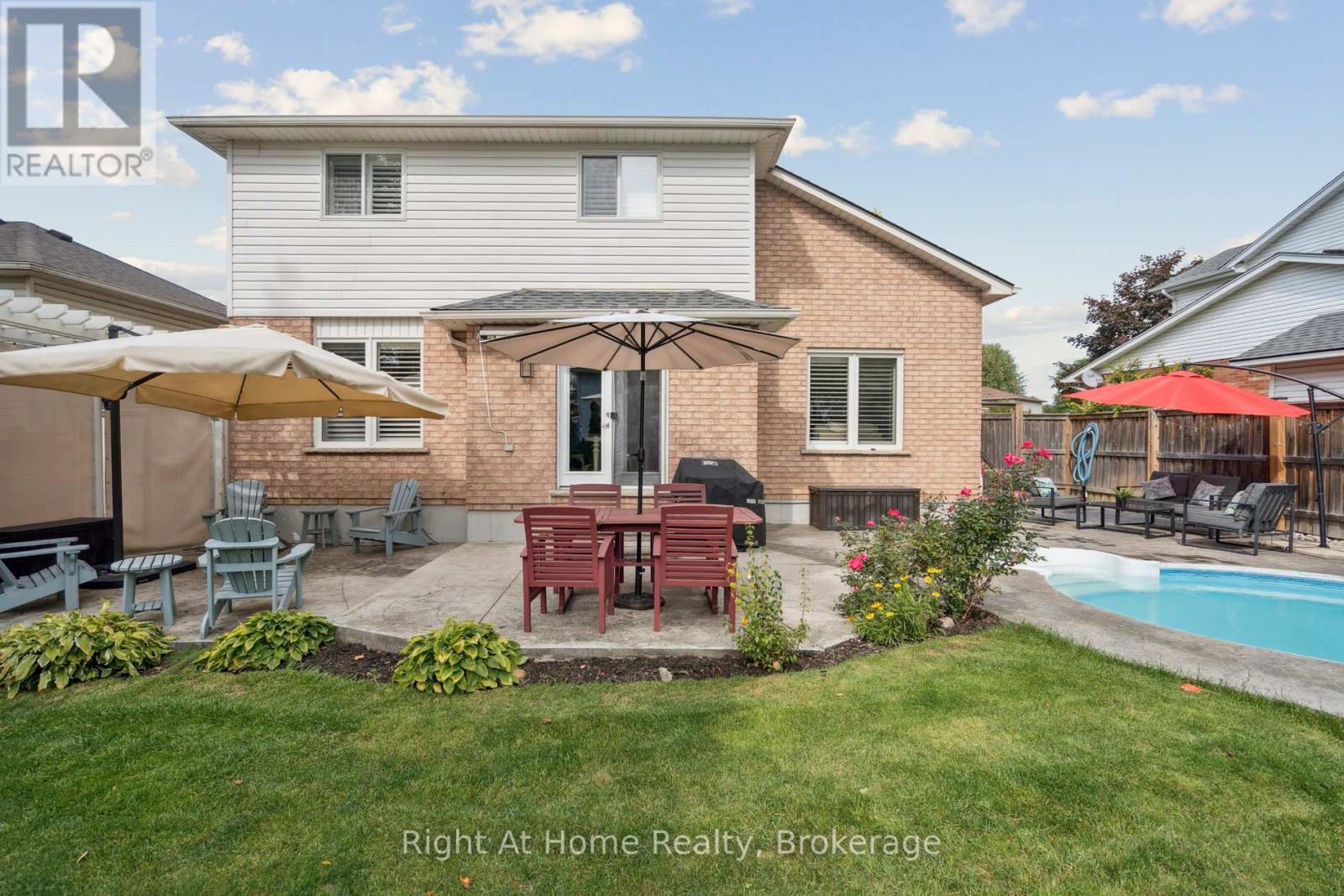 20 Scottswood Lane, Haldimand, ON - Outdoor With In Ground Pool With Deck Patio Veranda
