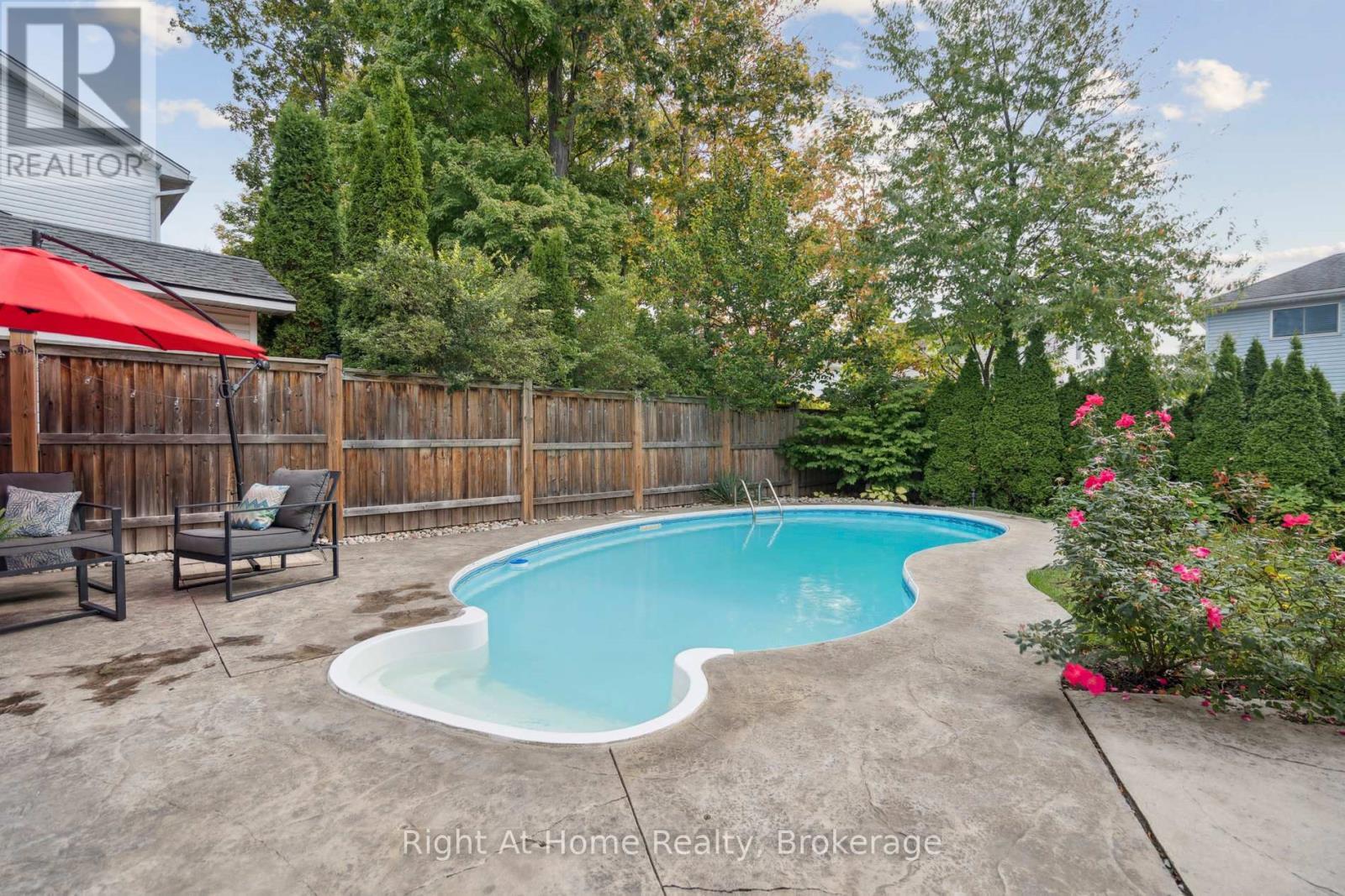 20 Scottswood Lane, Haldimand, ON - Outdoor With In Ground Pool