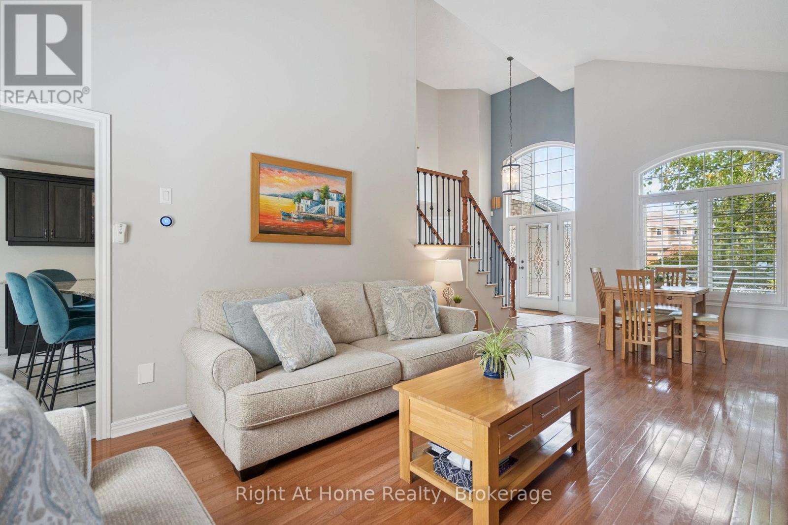 20 Scottswood Lane, Haldimand, ON - Indoor Photo Showing Living Room