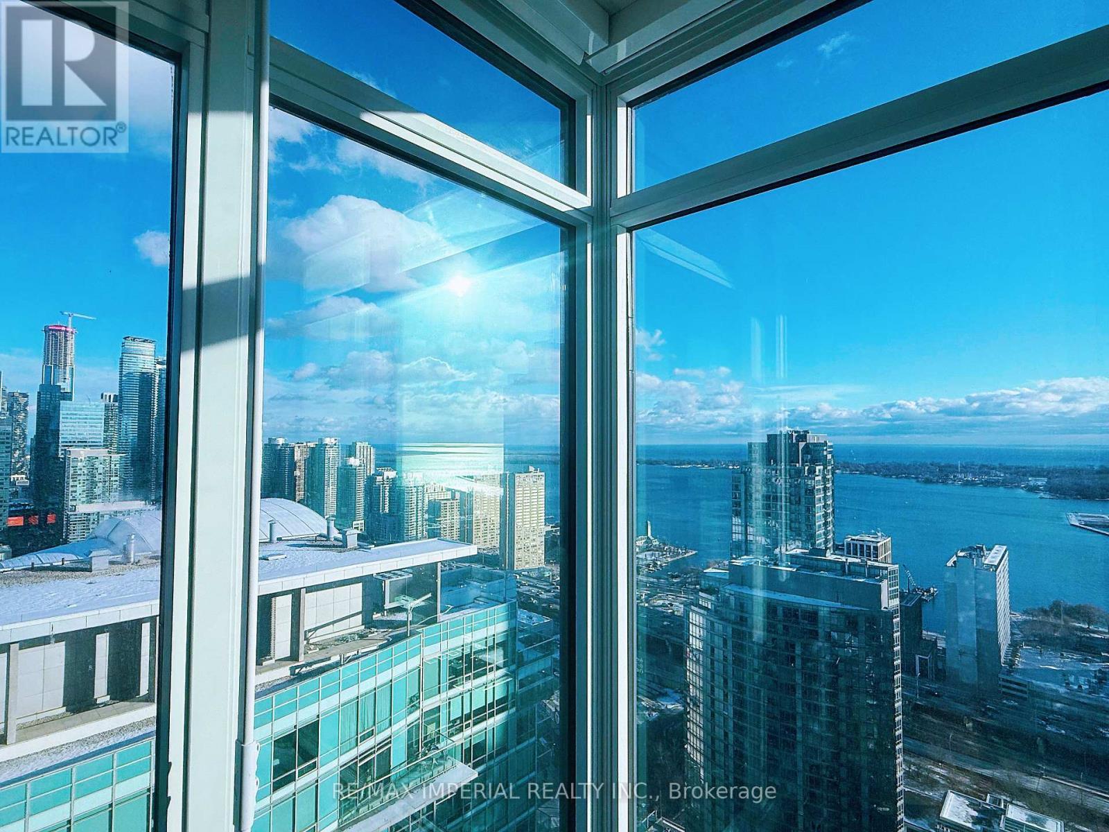 4005 - 1 Concord Cityplace Way, Toronto, ON - Photo Showing Other Room With Body Of Water