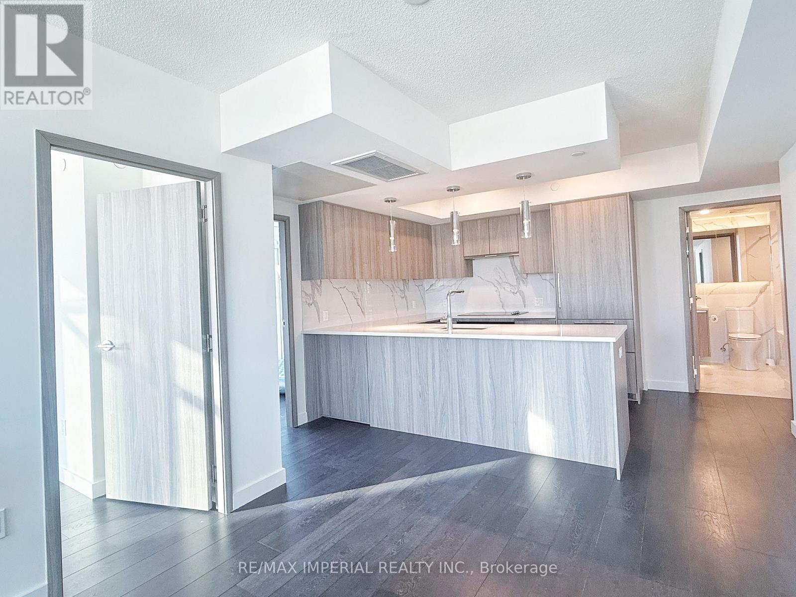 4005 - 1 Concord Cityplace Way, Toronto, ON - Indoor Photo Showing Kitchen