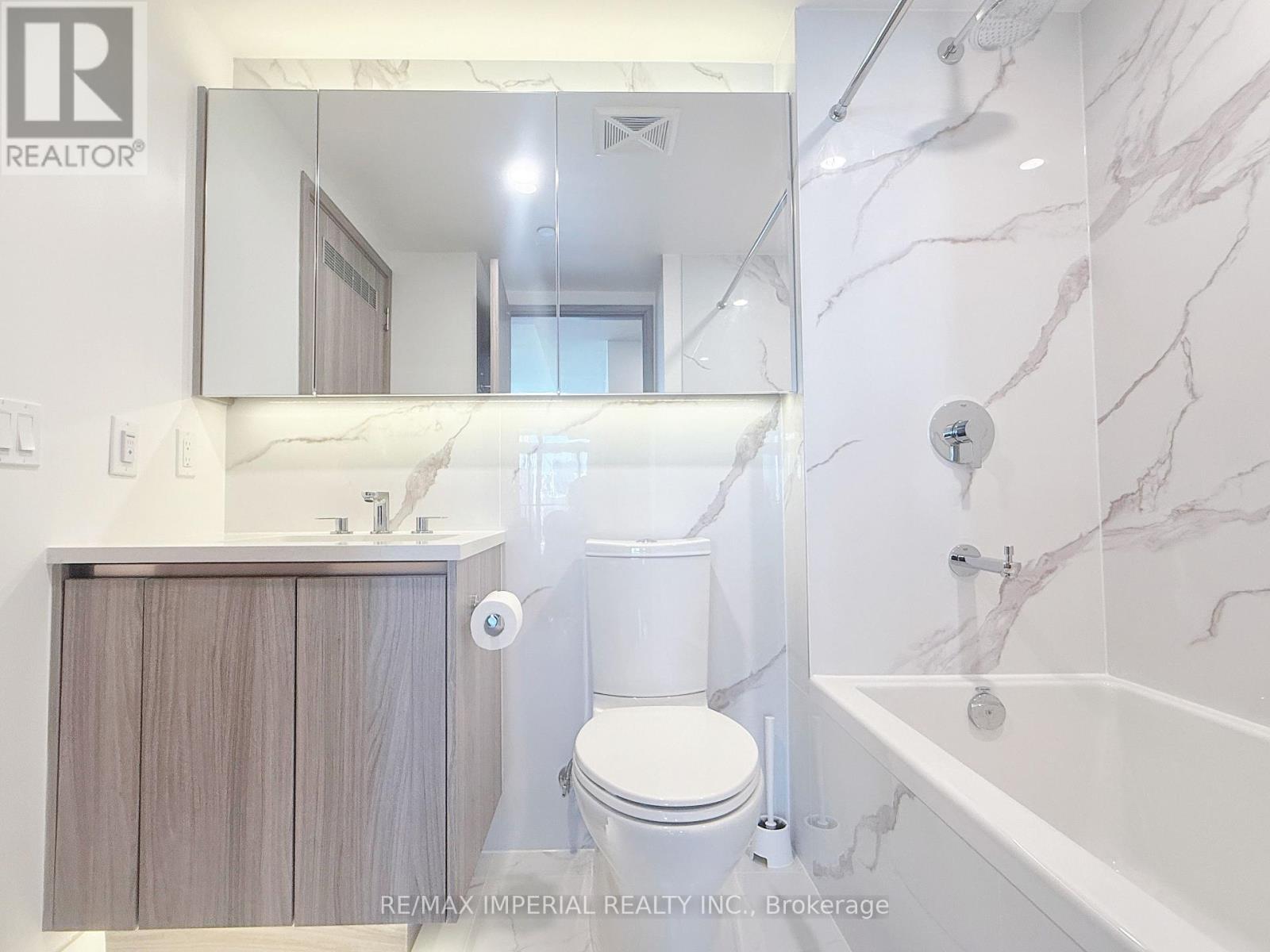 4005 - 1 Concord Cityplace Way, Toronto, ON - Indoor Photo Showing Bathroom