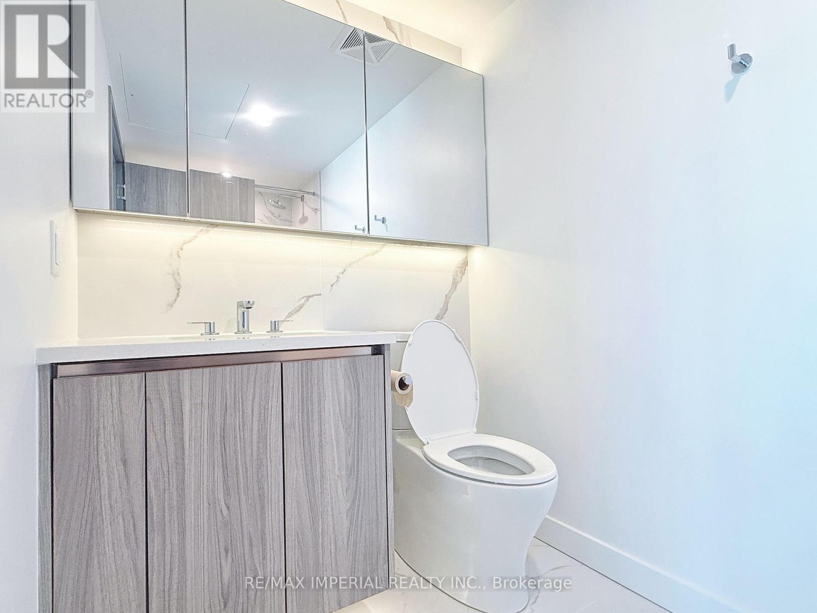 4005 - 1 Concord Cityplace Way, Toronto, ON - Indoor