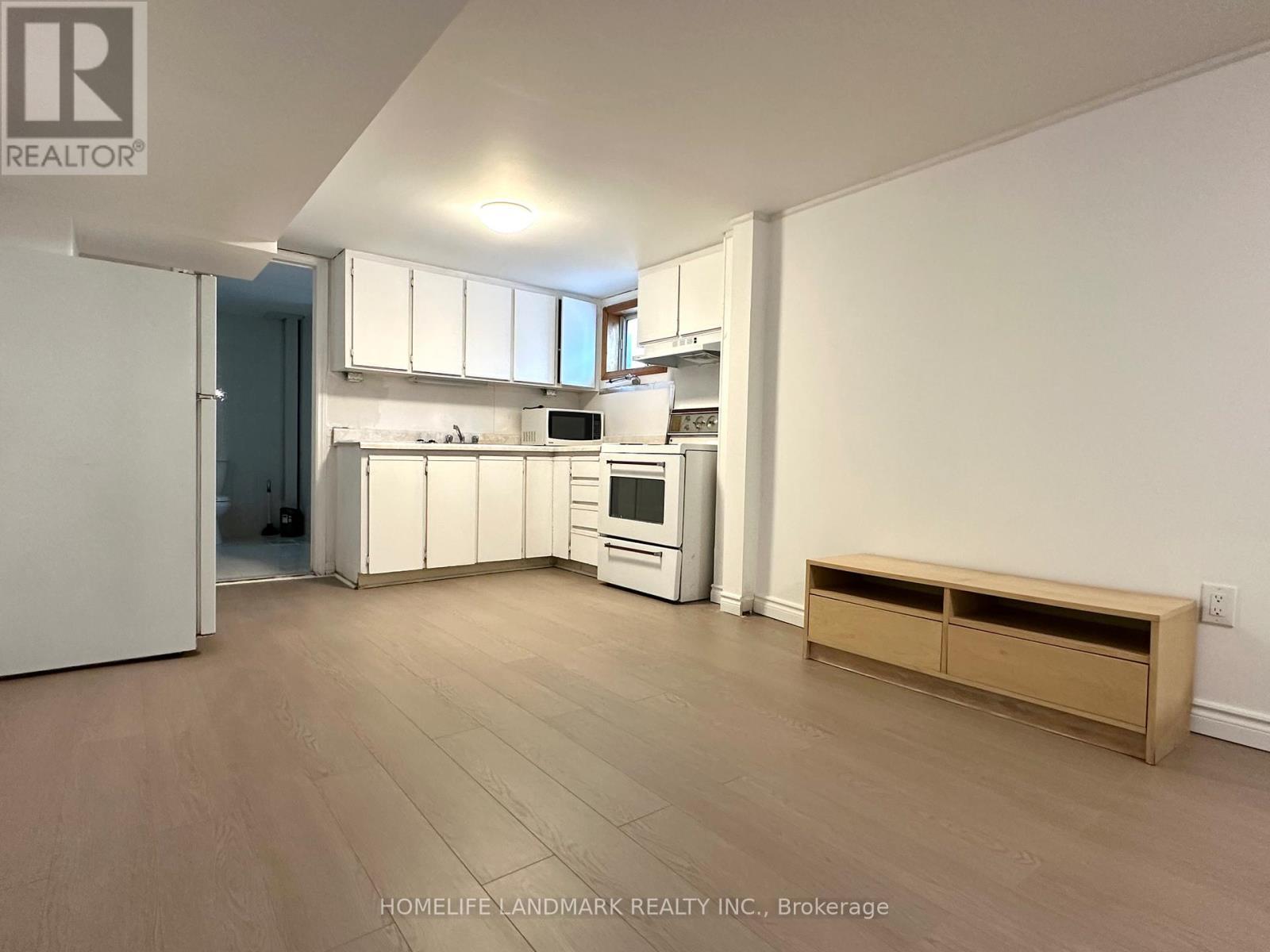 Bsmt - 46 Verwood Avenue, Toronto, ON - Indoor Photo Showing Kitchen