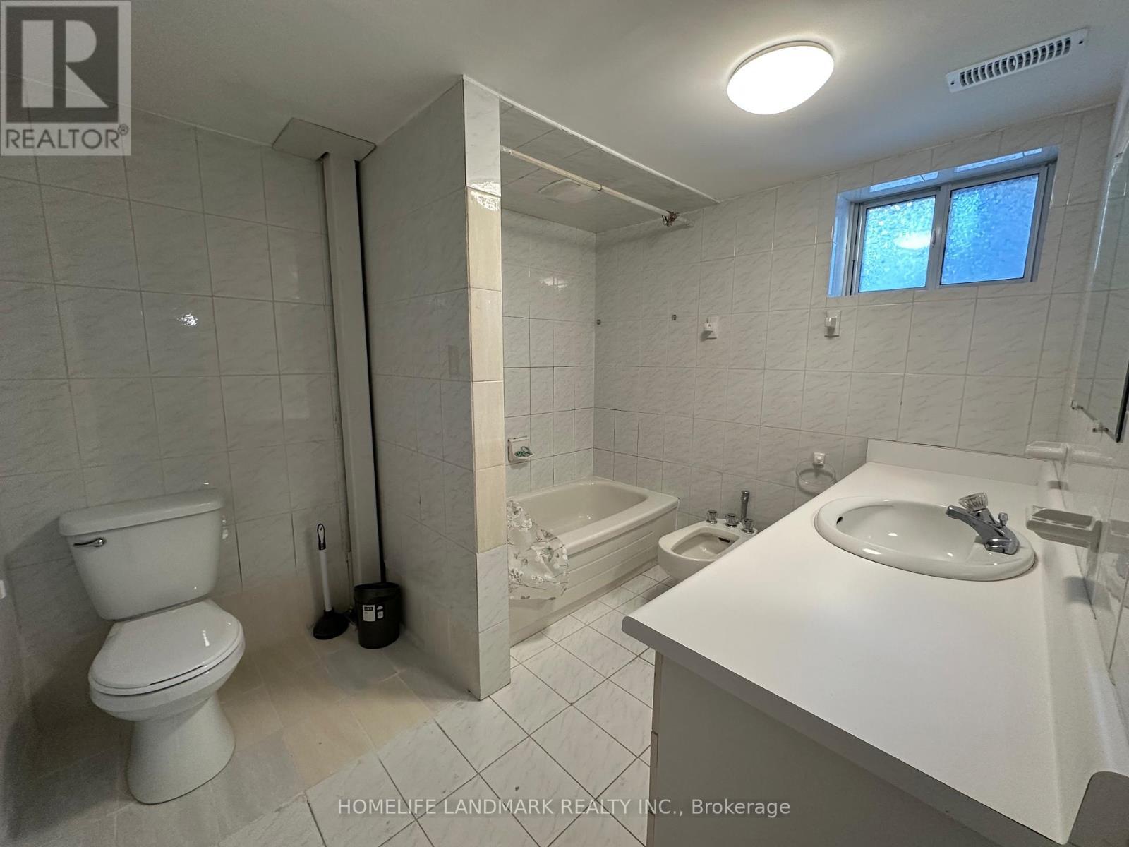 Bsmt - 46 Verwood Avenue, Toronto, ON - Indoor Photo Showing Bathroom