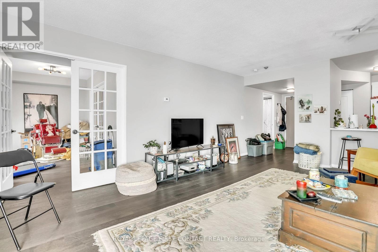 1405 - 150 Dunlop Street E, Barrie, ON - Indoor Photo Showing Living Room