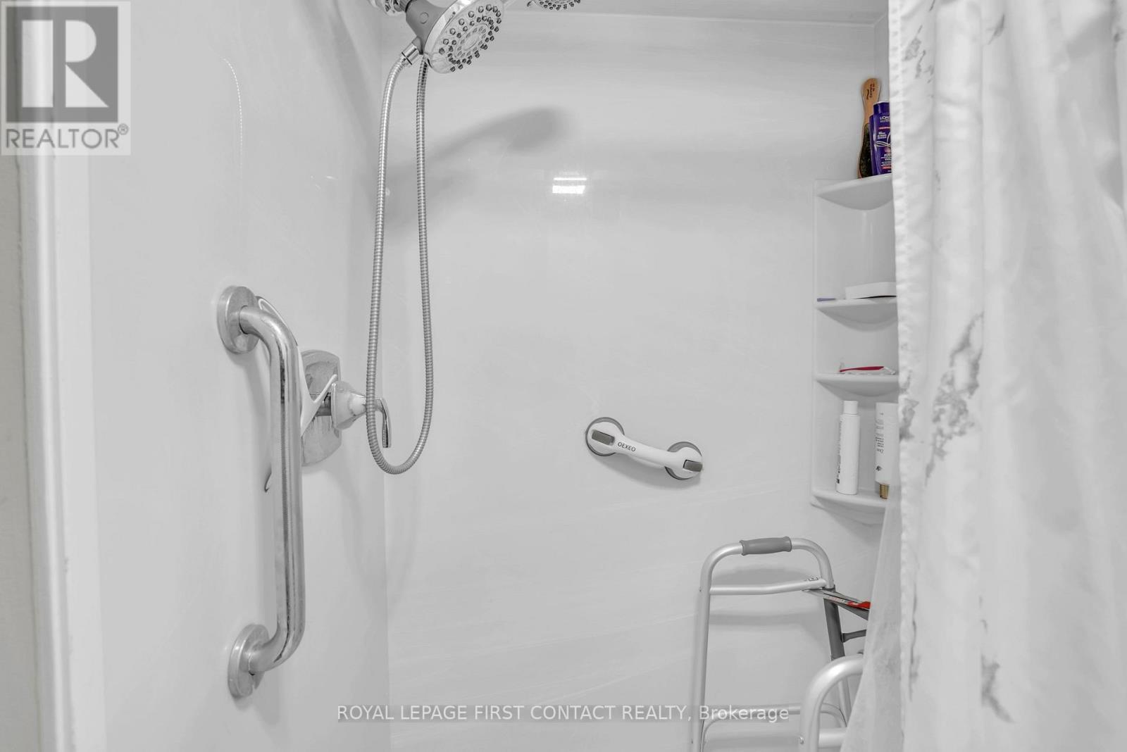 1405 - 150 Dunlop Street E, Barrie, ON - Indoor Photo Showing Bathroom