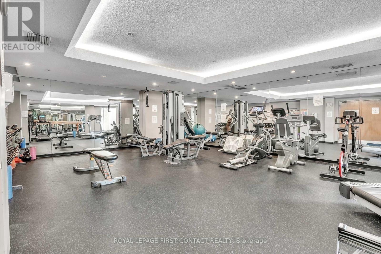 1405 - 150 Dunlop Street E, Barrie, ON - Indoor Photo Showing Gym Room