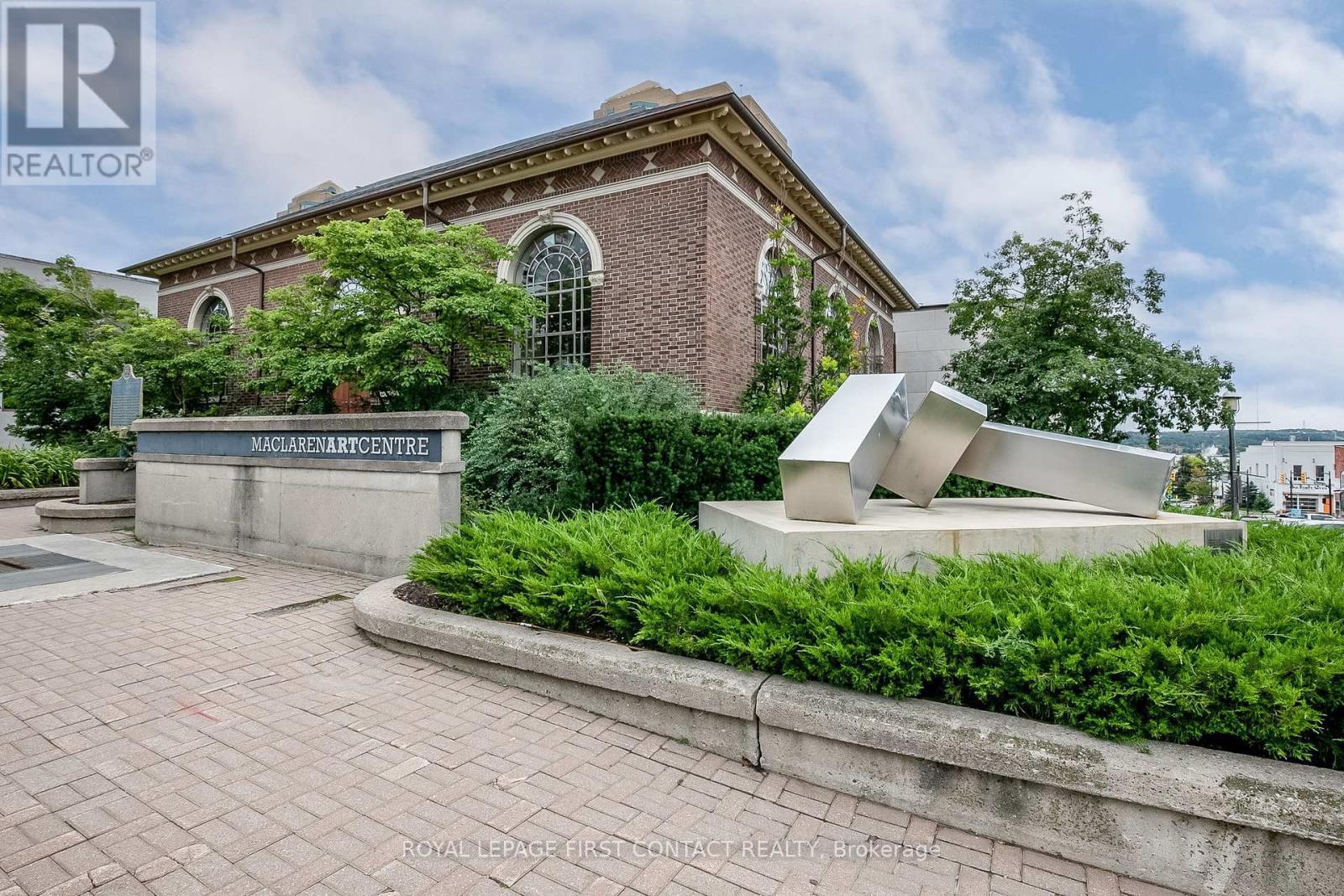 1405 - 150 Dunlop Street E, Barrie, ON - Outdoor