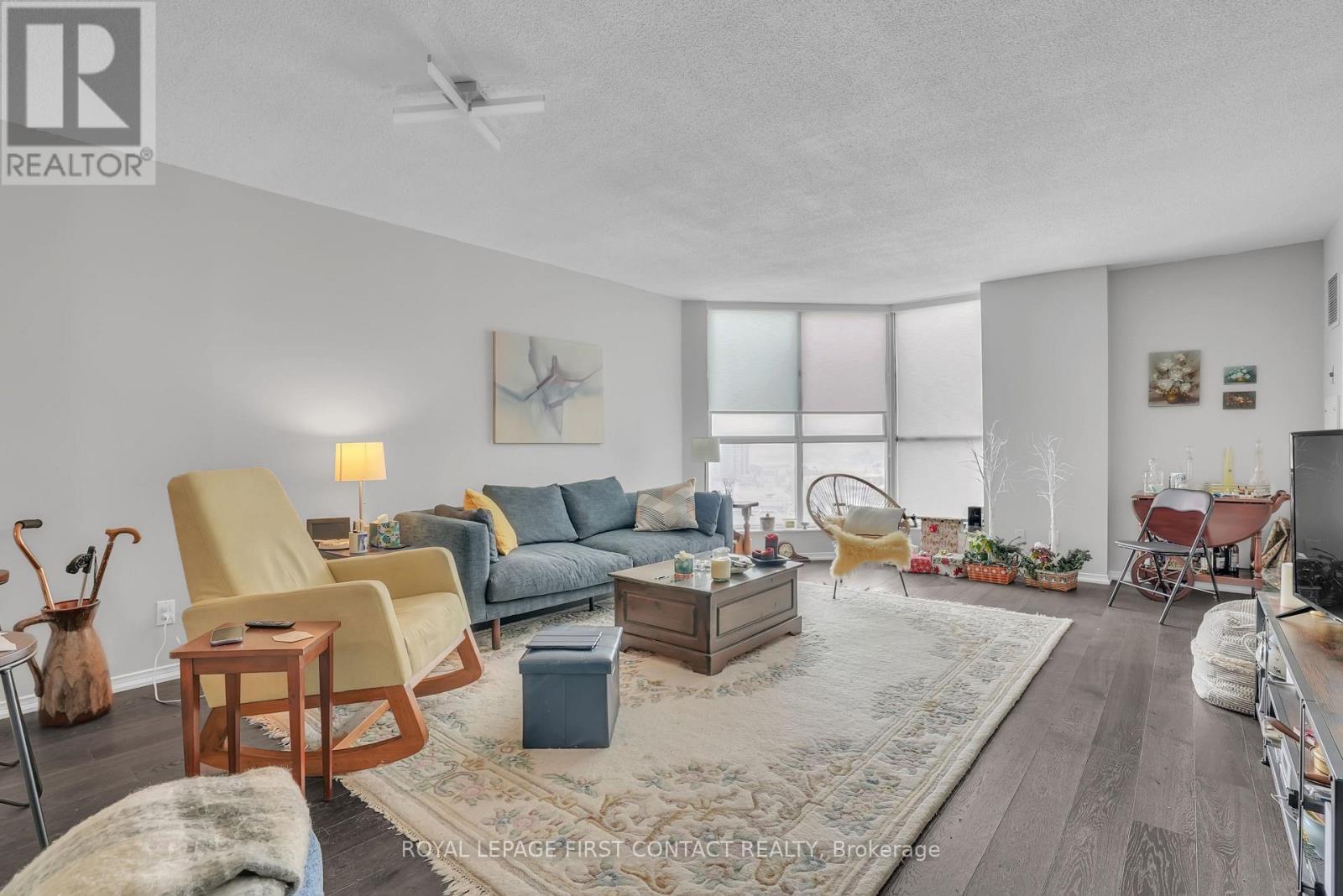 1405 - 150 Dunlop Street E, Barrie, ON - Indoor Photo Showing Living Room