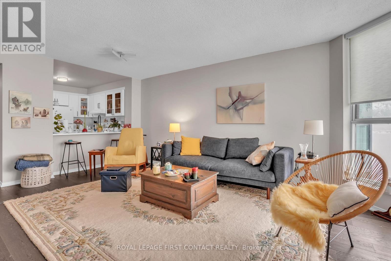 1405 - 150 Dunlop Street E, Barrie, ON - Indoor Photo Showing Living Room