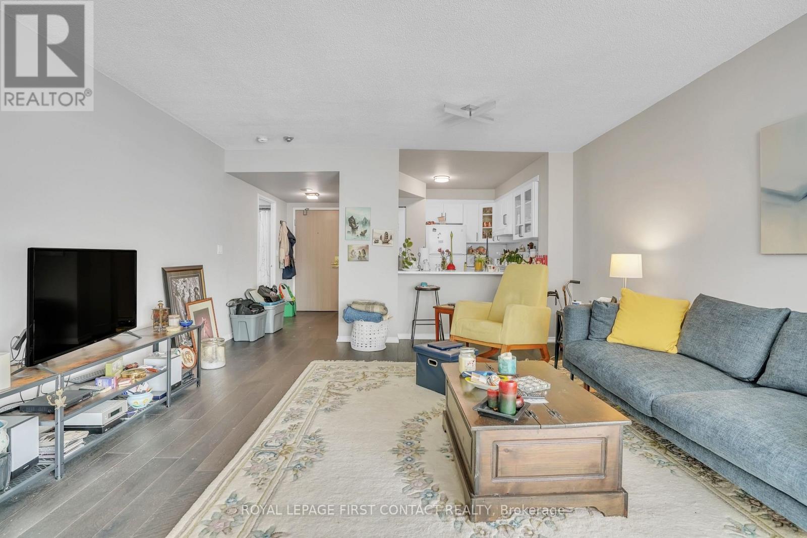 1405 - 150 Dunlop Street E, Barrie, ON - Indoor Photo Showing Living Room