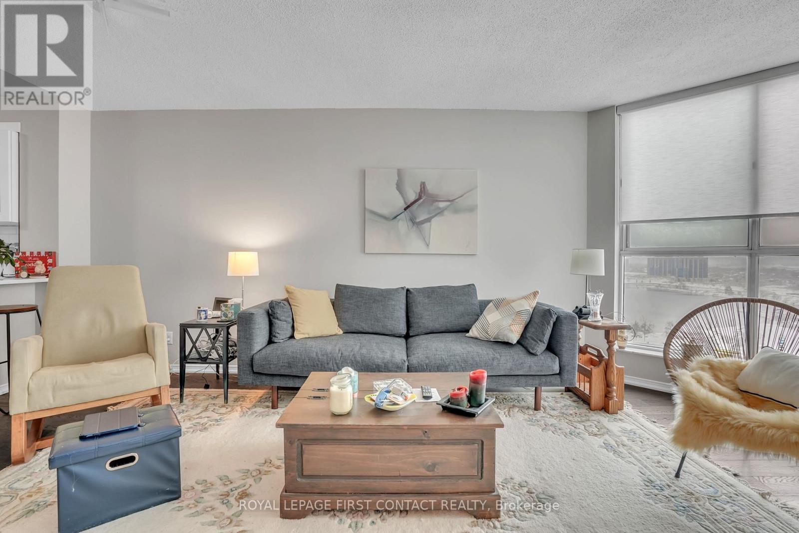 1405 - 150 Dunlop Street E, Barrie, ON - Indoor Photo Showing Living Room