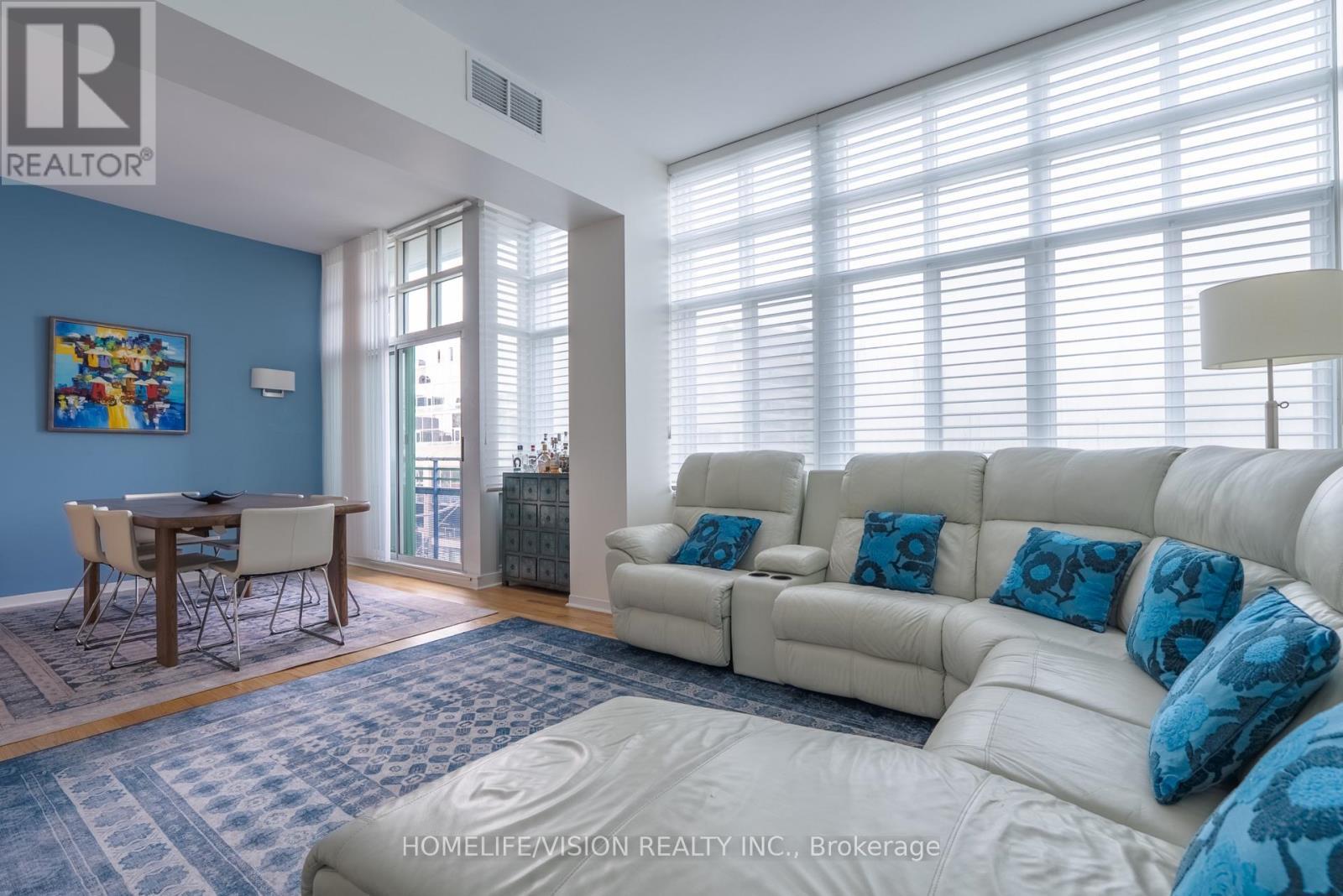 306 - 1901 Yonge Street, Toronto, ON - Indoor Photo Showing Living Room