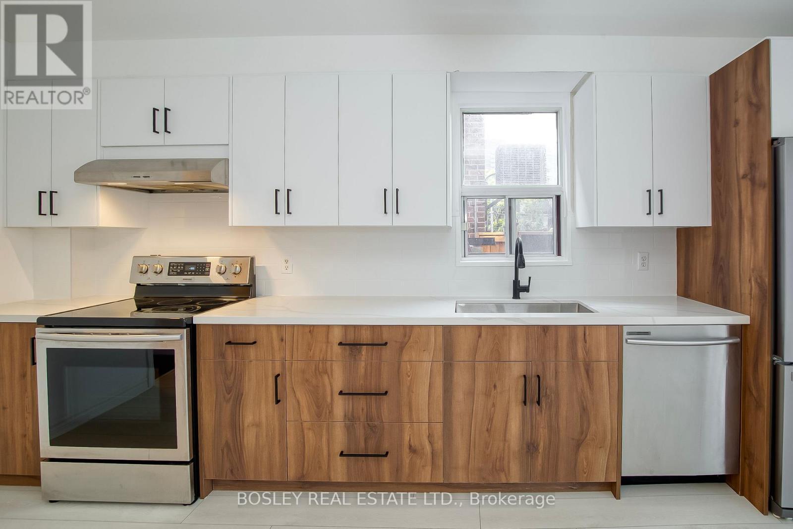 122 Lisgar Street, Toronto, ON - Indoor Photo Showing Kitchen
