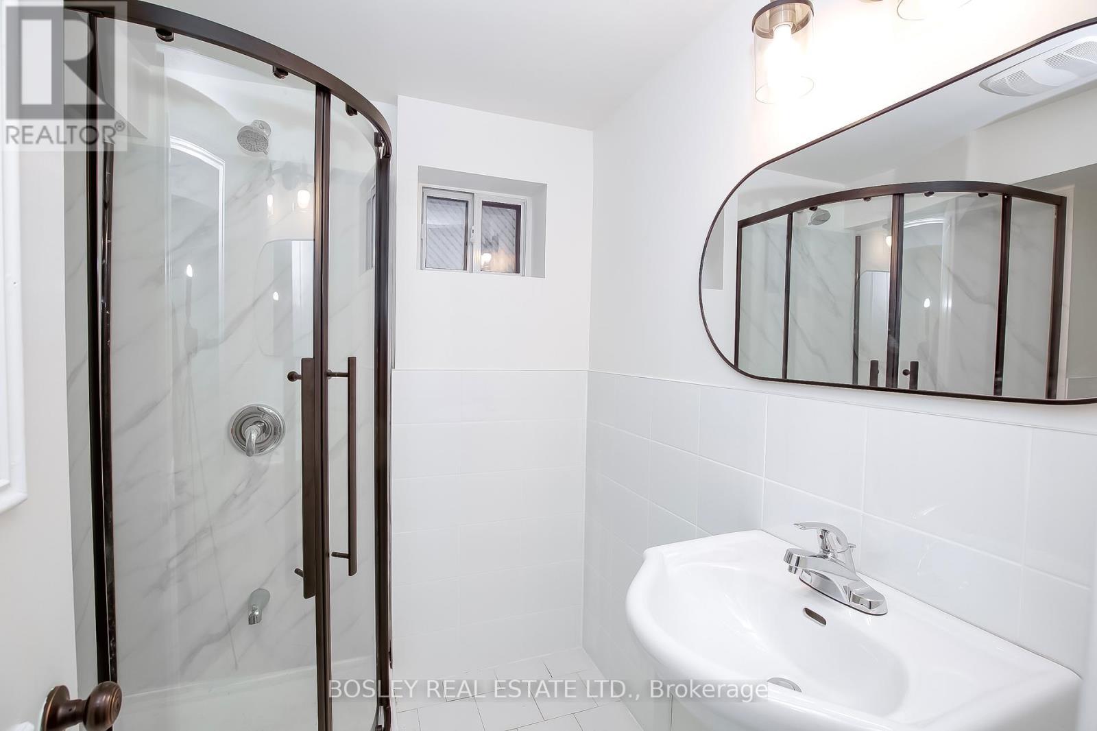 122 Lisgar Street, Toronto, ON - Indoor Photo Showing Bathroom