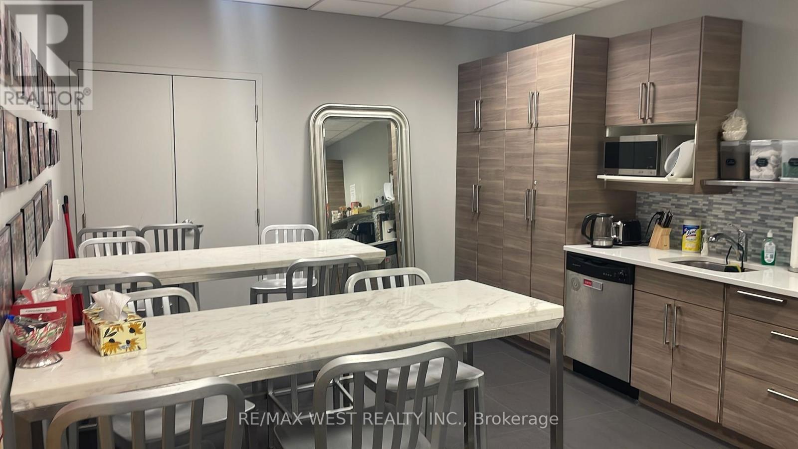 C05-01 - 920 Yonge Street, Toronto, ON