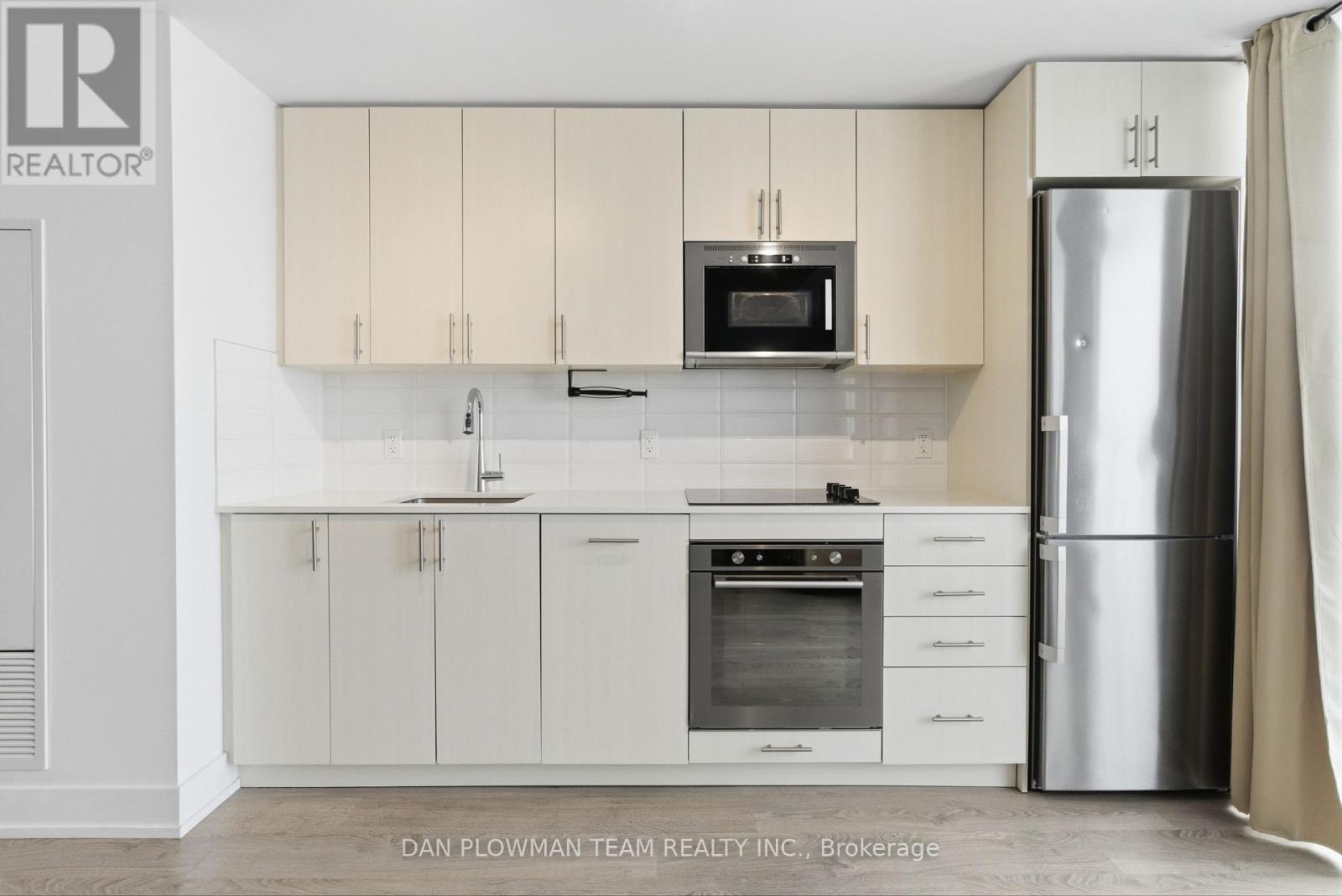 1121 - 2550 Simcoe Street N, Oshawa, ON - Indoor Photo Showing Kitchen