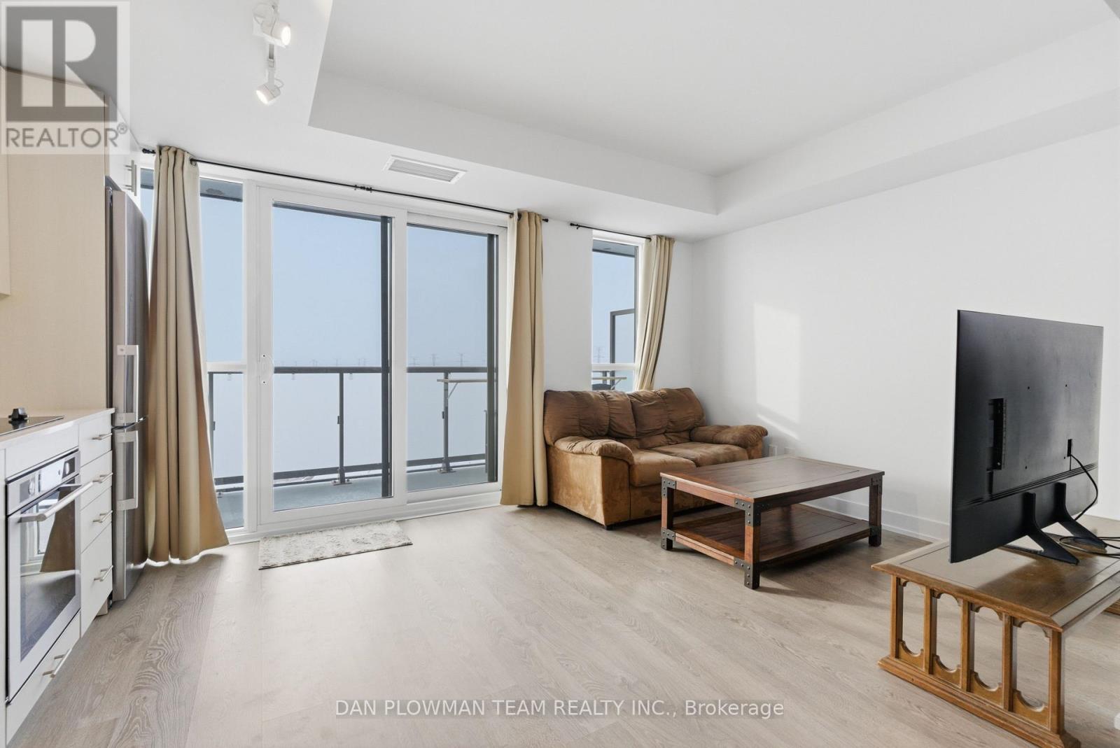 1121 - 2550 Simcoe Street N, Oshawa, ON - Indoor