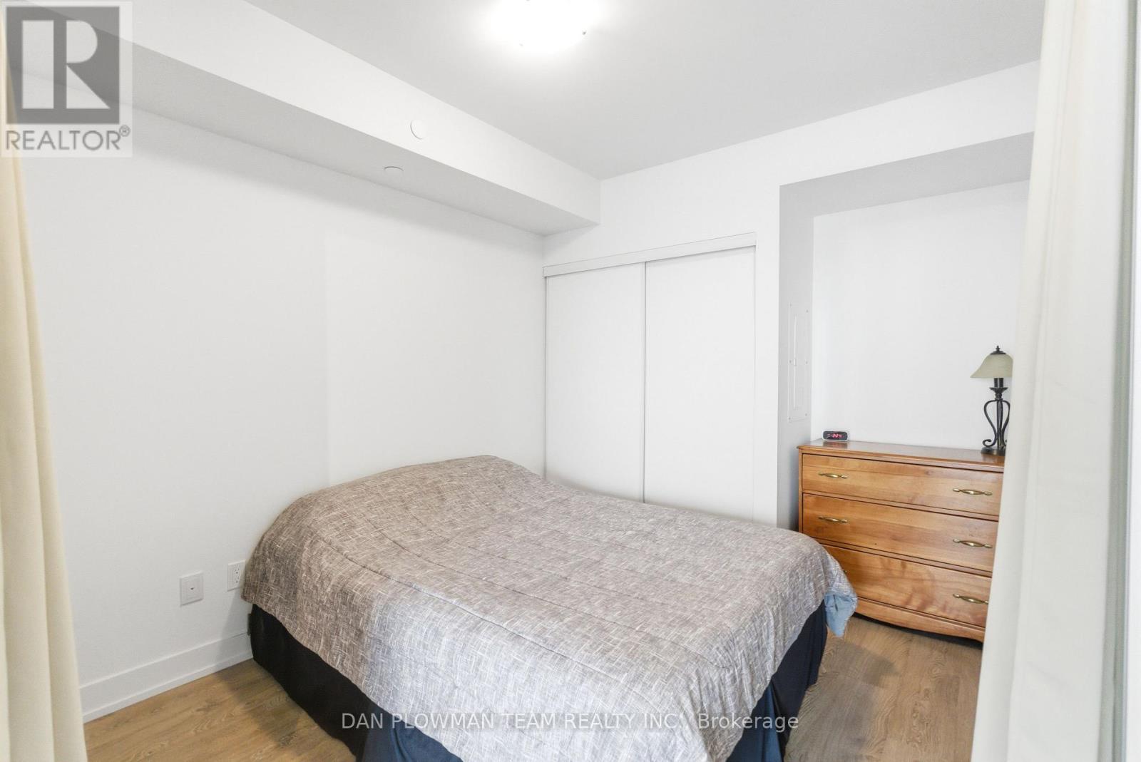 1121 - 2550 Simcoe Street N, Oshawa, ON - Indoor Photo Showing Bedroom