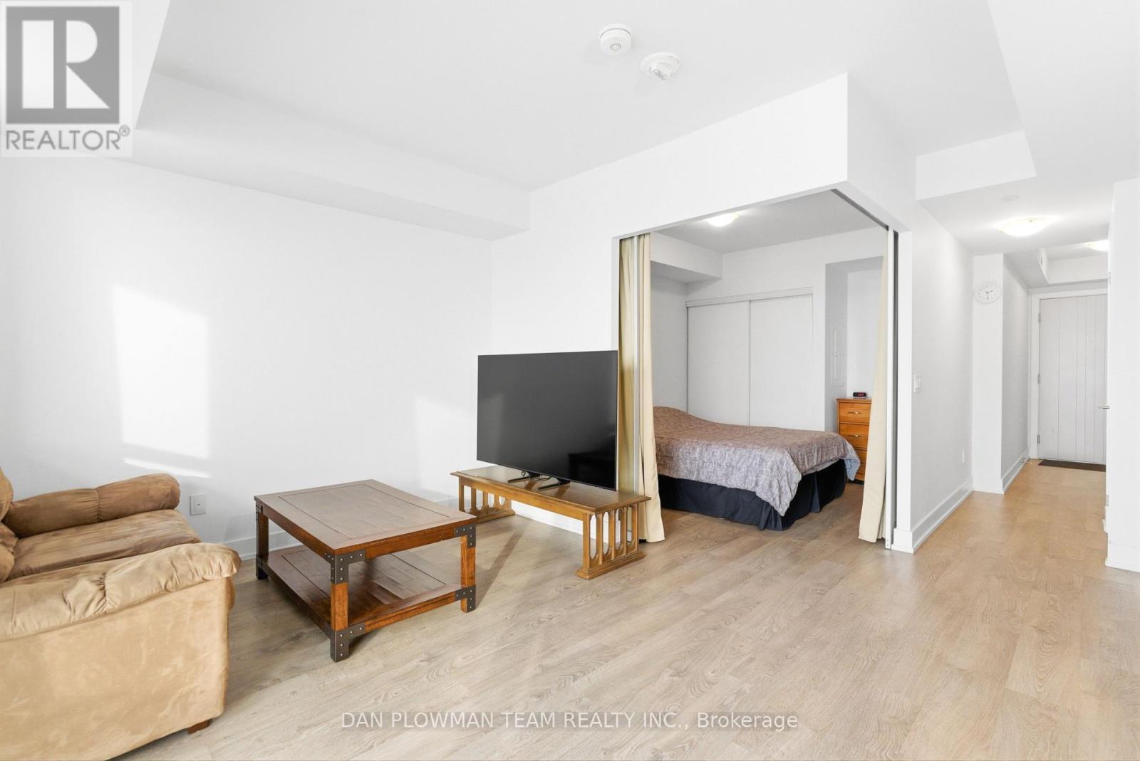 1121 - 2550 Simcoe Street N, Oshawa, ON - Indoor