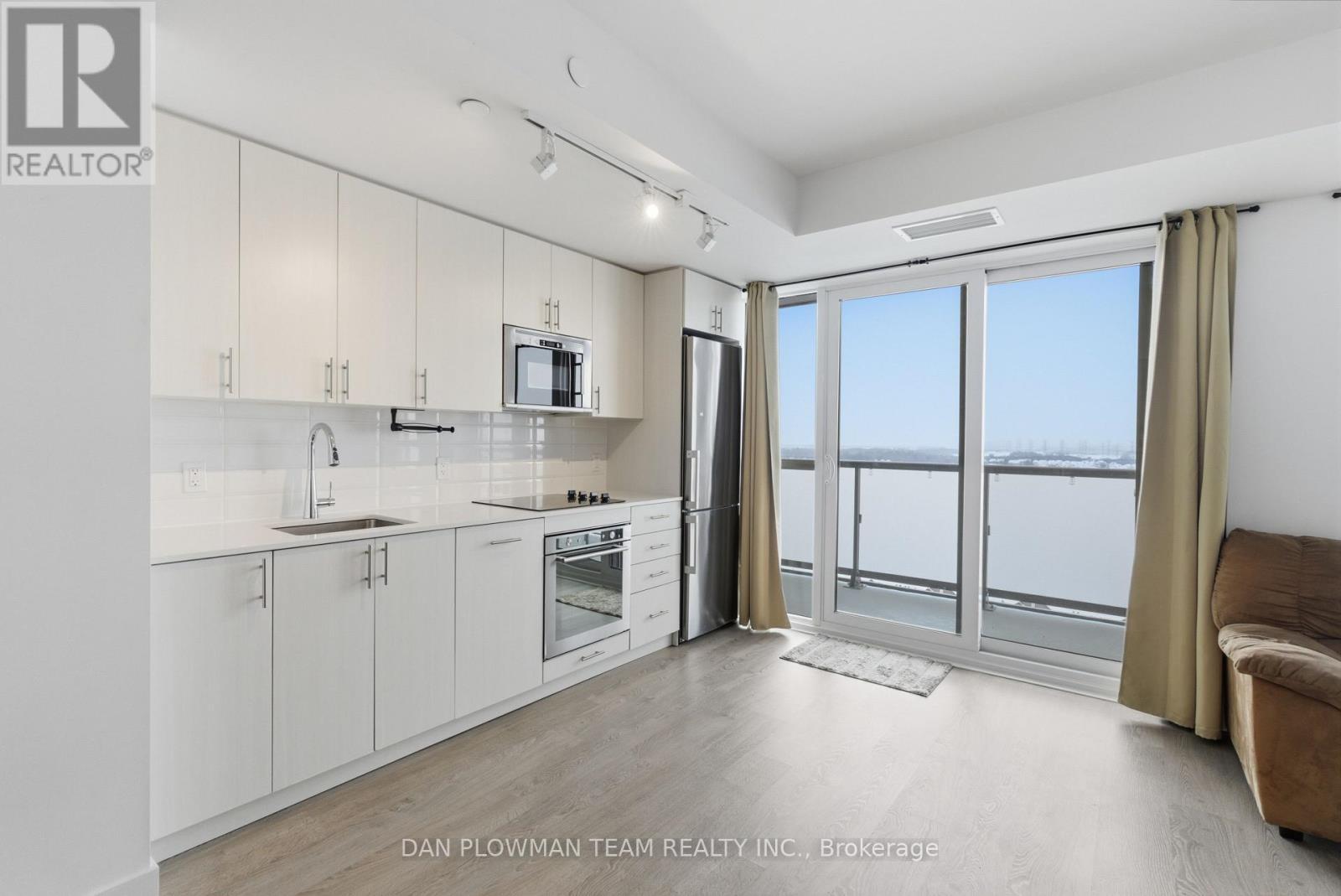 1121 - 2550 Simcoe Street N, Oshawa, ON - Indoor Photo Showing Kitchen