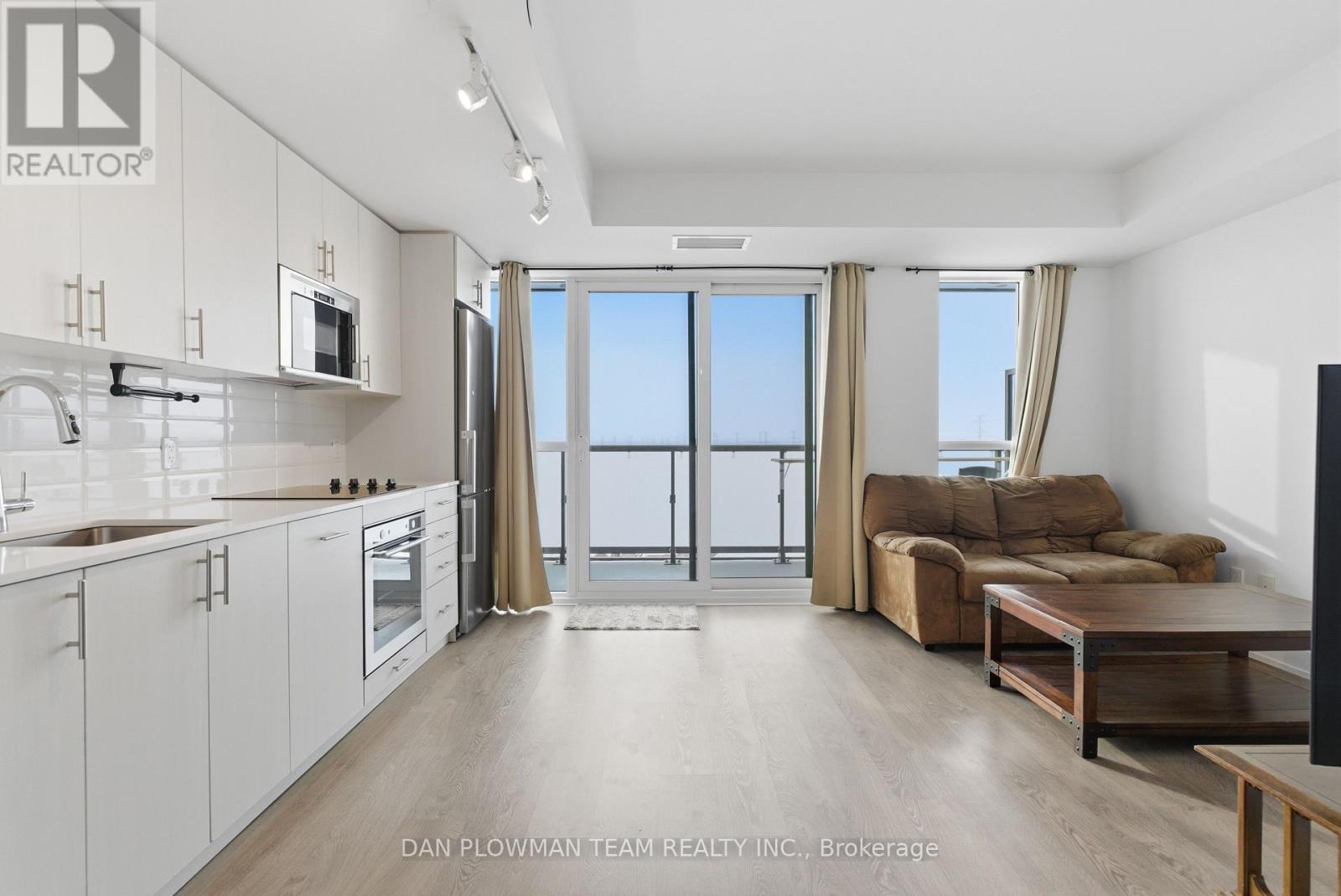 1121 - 2550 Simcoe Street N, Oshawa, ON - Indoor