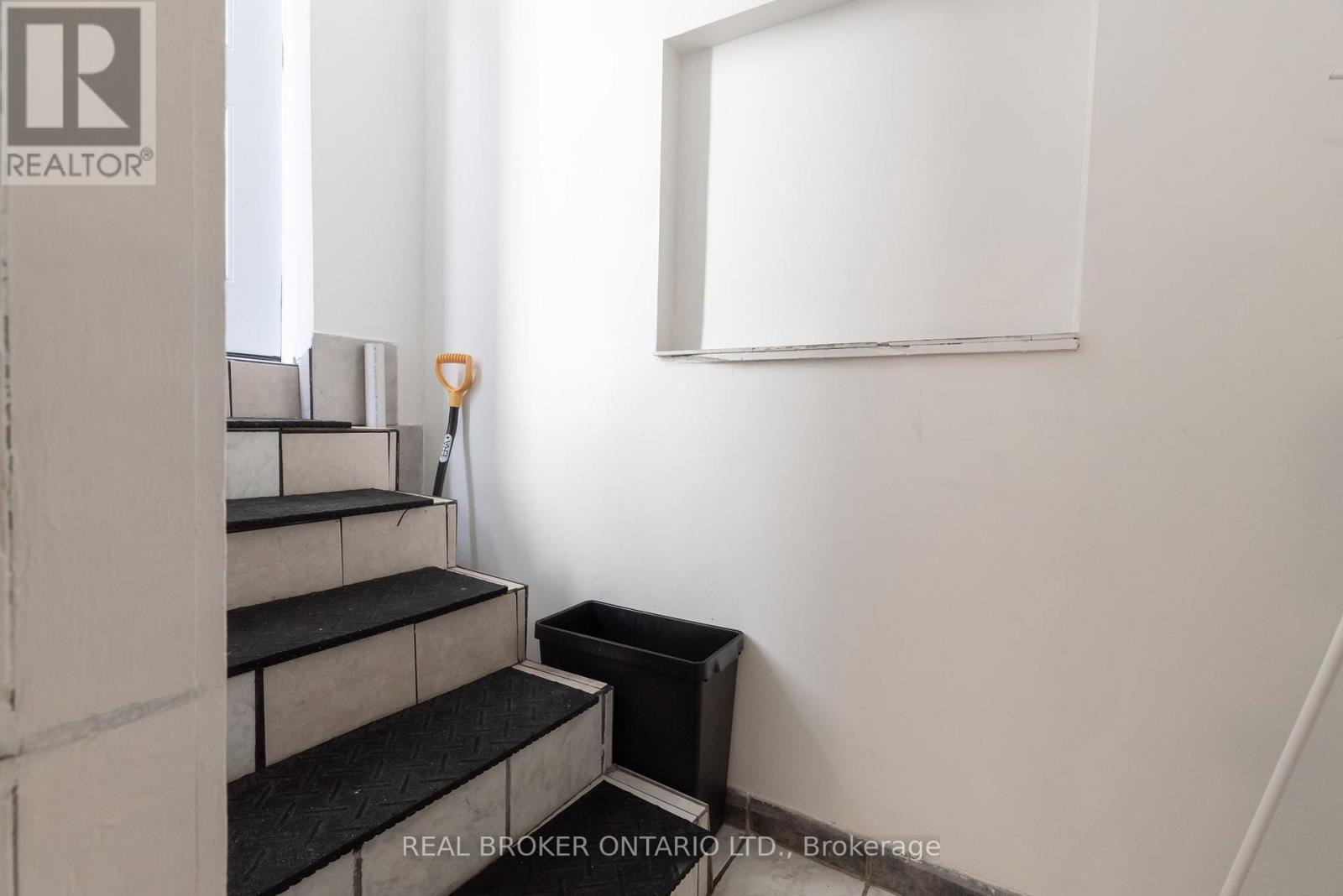 Lower - 371 Jones Avenue, Toronto, ON - Indoor Photo Showing Other Room