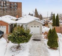 218 Oakburne PLACE Sarnia, ON N7S 4X3