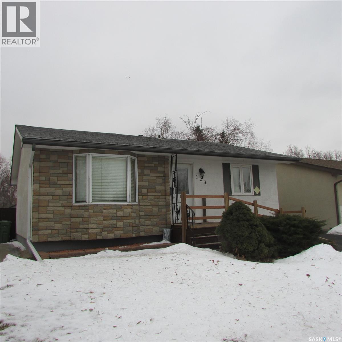 123 Bentley Drive, Regina, SK - Outdoor