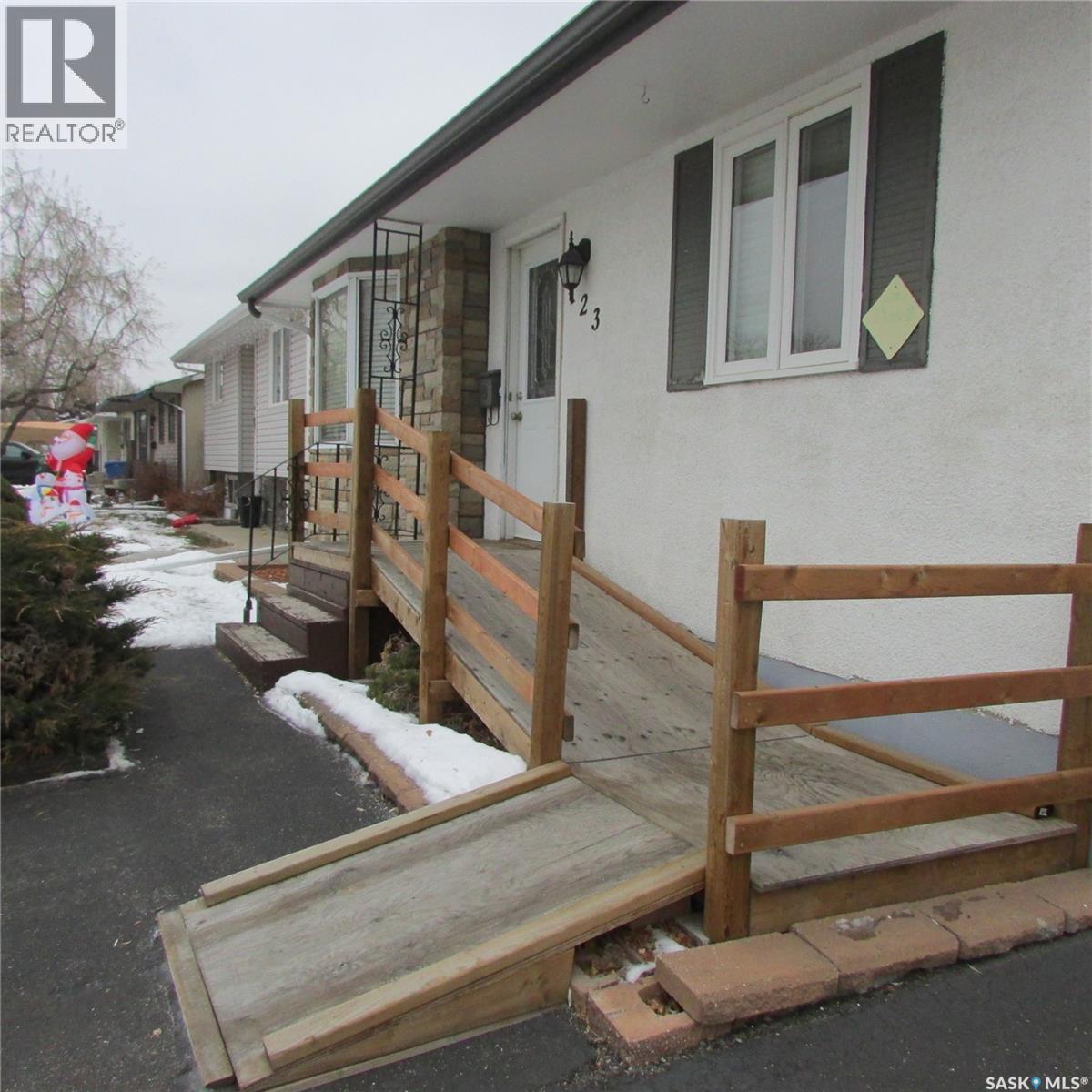 123 Bentley Drive, Regina, SK - Outdoor