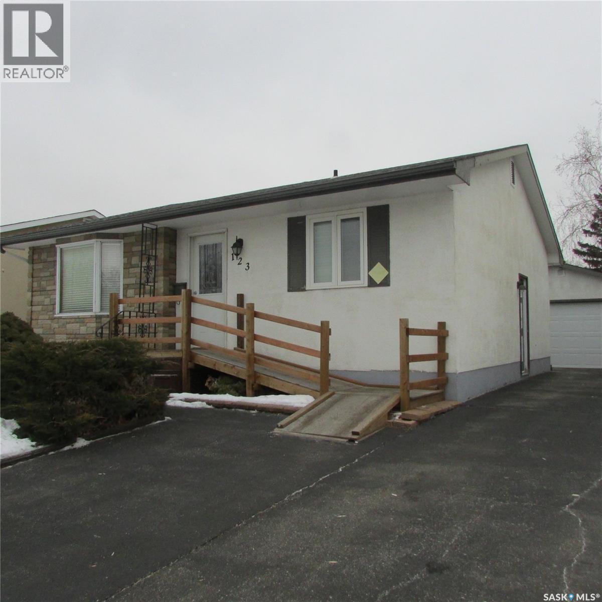 123 Bentley Drive, Regina, SK - Outdoor